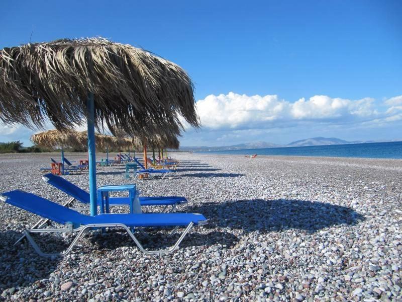 Cristelia Seafront & Pool Villaer