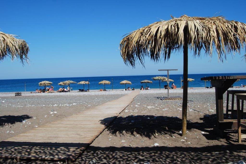 Cristelia Seafront & Pool Villaer