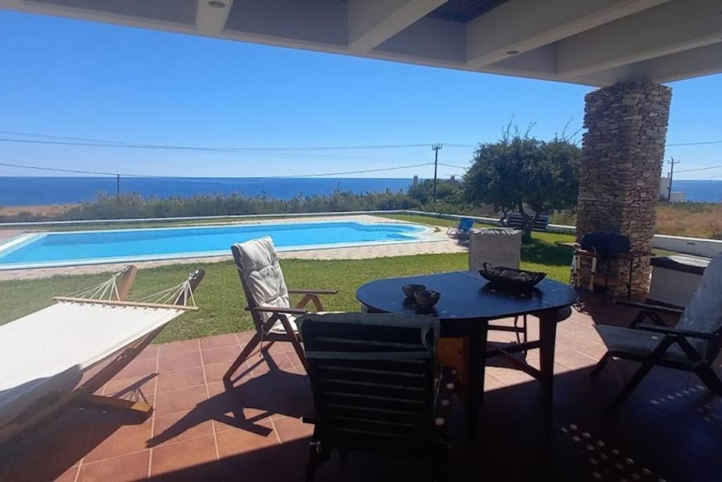 Cristelia Seafront & Pool Lakhaniá