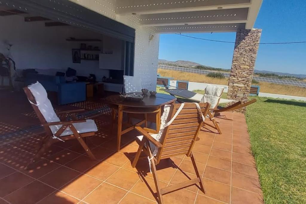 Cristelia Seafront & Pool Villa