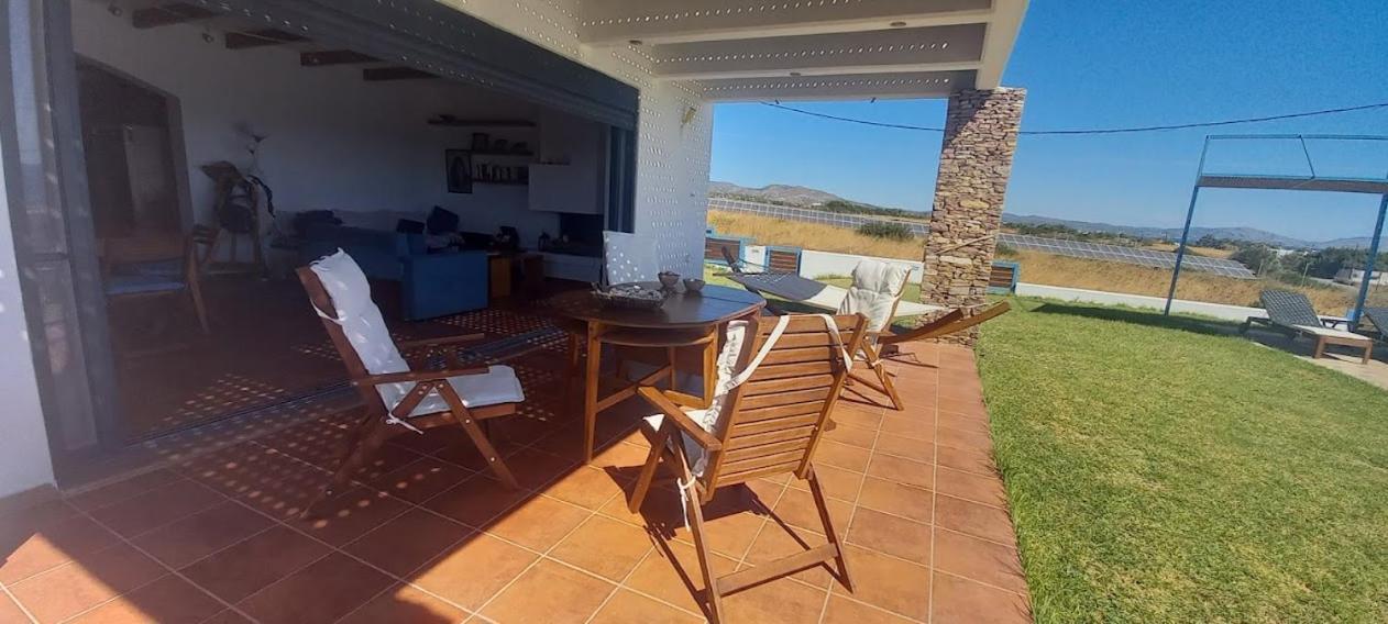 Villaer Cristelia Seafront & Pool *