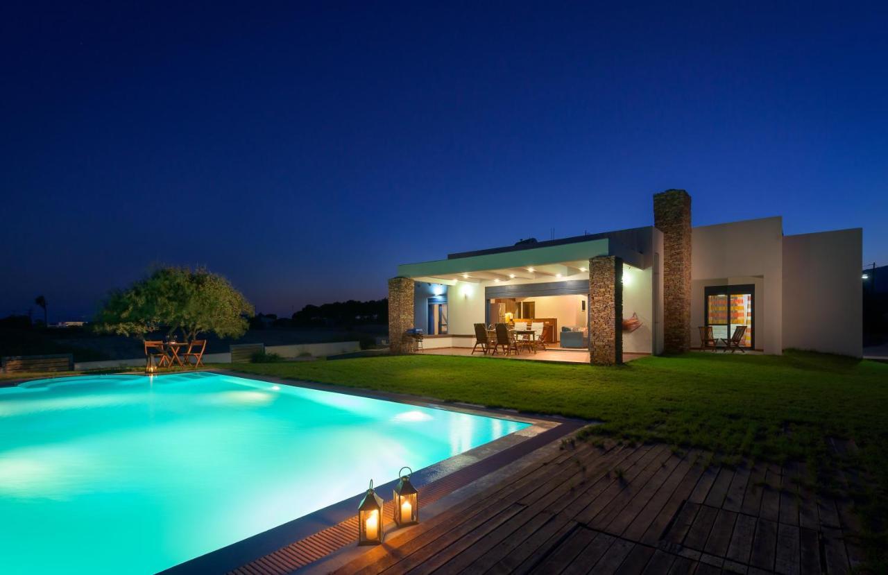 Villaer Cristelia Seafront & Pool