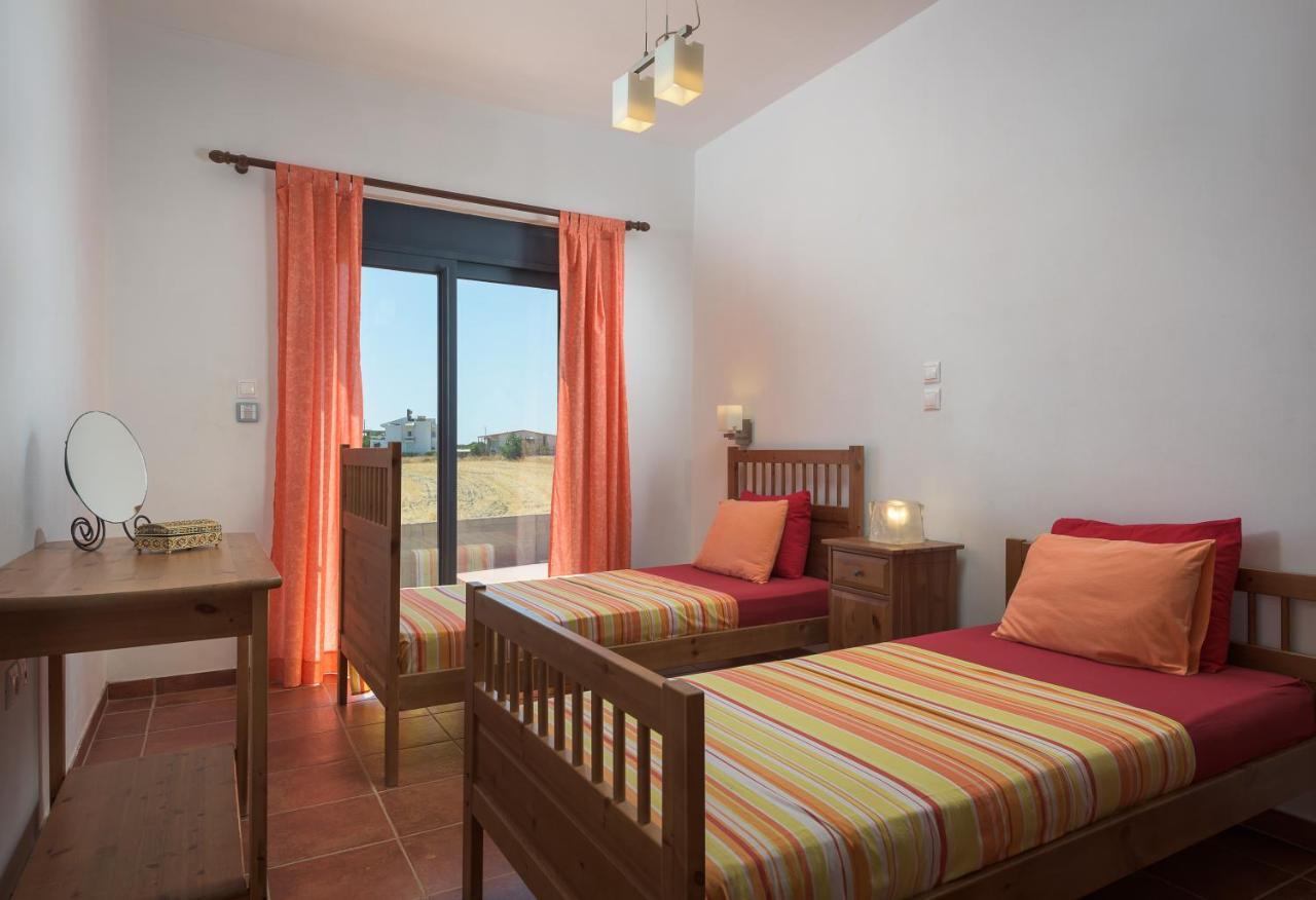 Villaer Cristelia Seafront & Pool *