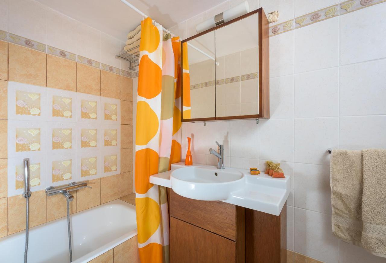 Villaer Cristelia Seafront & Pool Lakhania