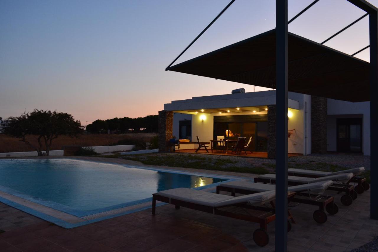 Villaer Cristelia Seafront & Pool Lakhania